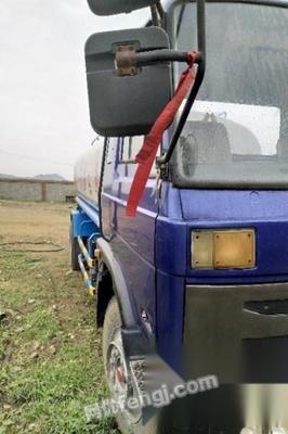 康明斯發動機灑水車 優質高效的城市清潔解決方案